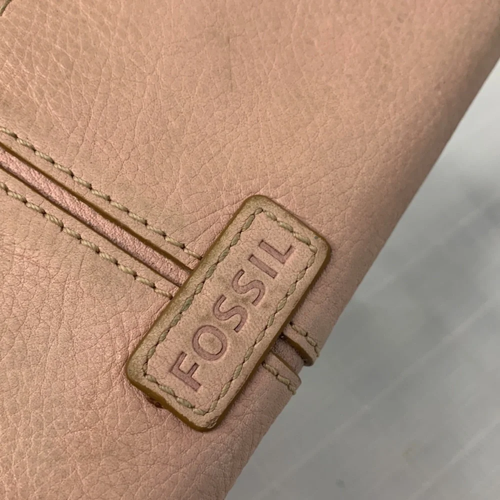 Fossil Womens Maddox  Leather Zip Around Wallet Clutch Key Hole Hardware